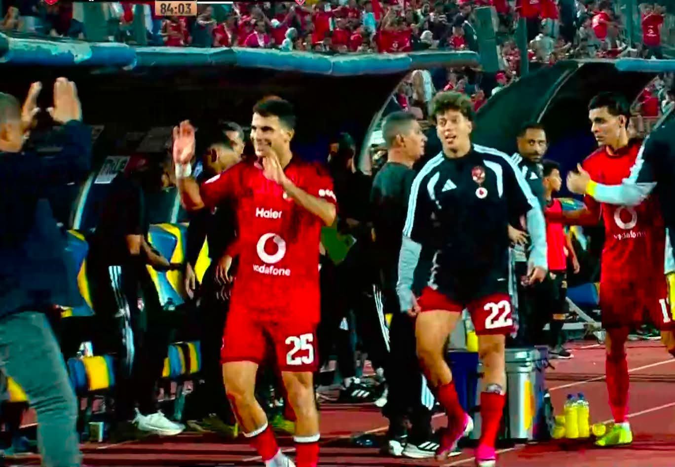 زيزو يصنع الهدف الثاني للأهلي أمام الزمالك في القمة 133 بالدوري المصري 5 زيزو يصنع الهدف الثاني للأهلي أمام الزمالك في القمة 133 بالدوري المصري