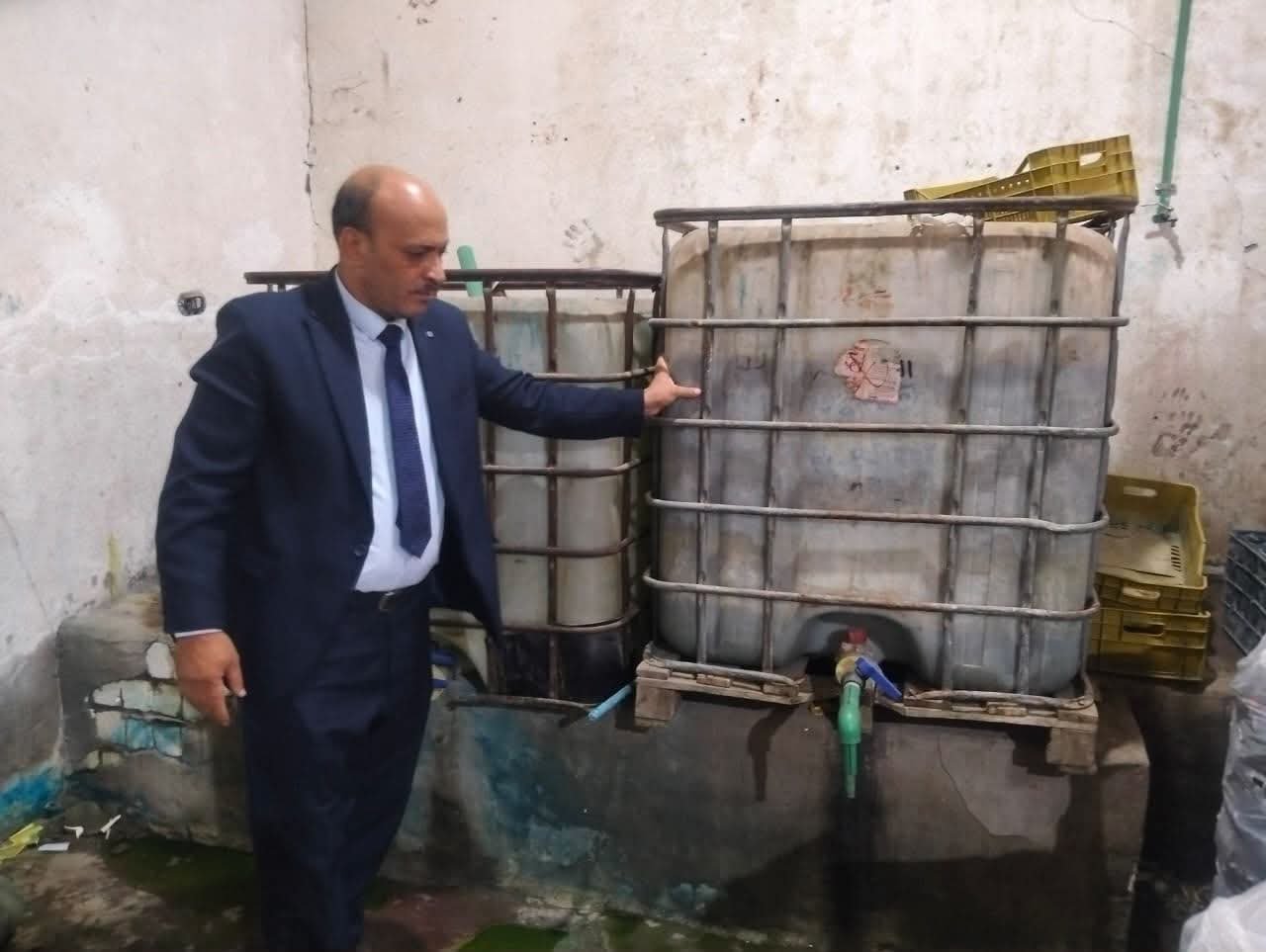 ضبط طن صابون سائل و900 لتر شاور بعلامات تجارية مقلدة داخل منشأة بالغربية