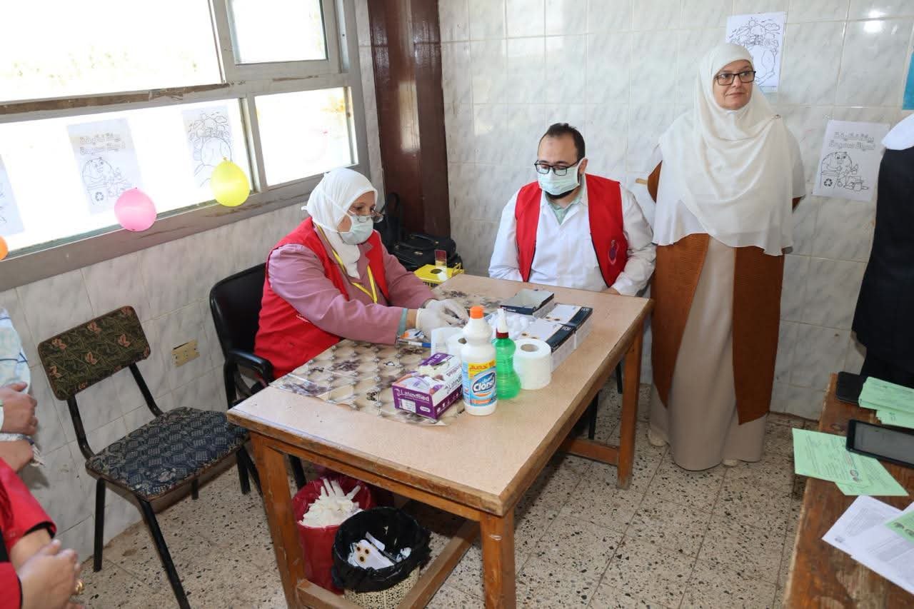 محافظ المنوفية يتفقد حملة الكشف عن فيروس سي لطلاب الإعدادي بالباجور.. ويستهدف فحص 116 ألف طالب