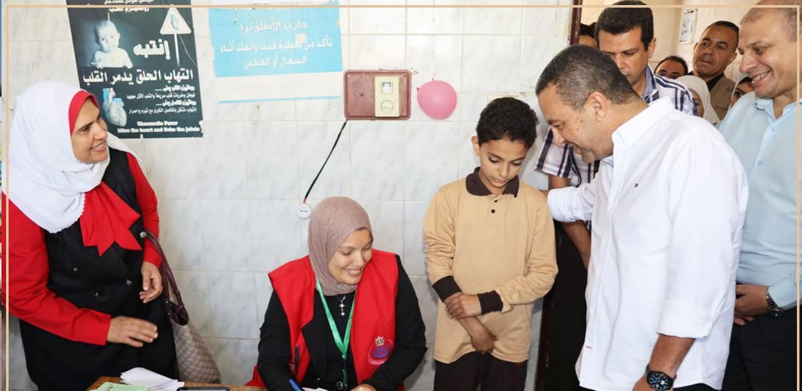 محافظ المنوفية يتفقد حملة الكشف عن فيروس سي لطلاب الإعدادي بالباجور.. ويستهدف فحص 116 ألف طالب