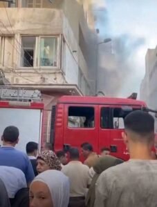 حريق في مبنى بميدان الساعة بدمنهور.. وصول قوات الحماية المدنية وتحركات عاجلة للسيطرة على النيران