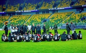 رئيس أركان الجيش الرواندي يحفز لاعبي الجيش قبل مواجهة الزمالك ويطالبهم بالفوز 2 رئيس أركان الجيش الرواندي يحفز لاعبي الجيش قبل مواجهة الزمالك ويطالبهم بالفوز