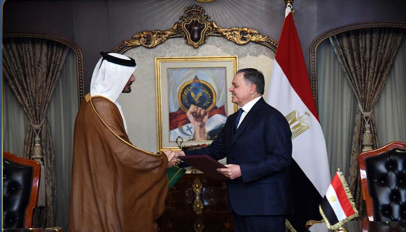 وزير الداخلية المصري يستقبل نظيره القطري ويوقعان مذكرة تفاهم لتعزيز التعاون في مكافحة الجريمة