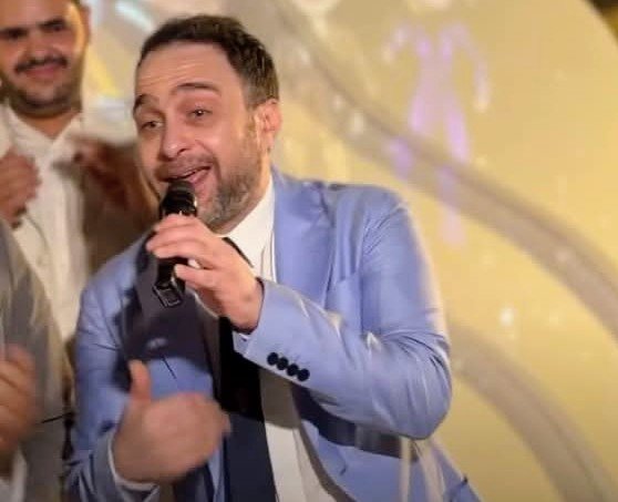 بعد فترة من الغياب.. أحدث ظهور لحسام حبيب خلال إحدى حفلات الزفاف 8 بعد فترة من الغياب.. أحدث ظهور لحسام حبيب خلال إحدى حفلات الزفاف
