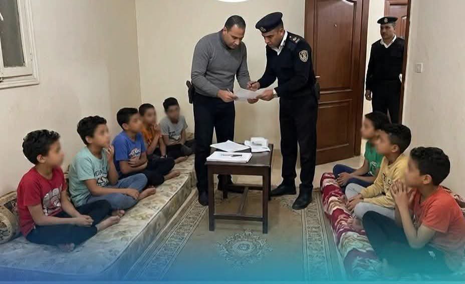 القبض على طالب جامعي في قنا برفقة 9 أطفال.. تفاصيل محاولة تسفيرهم إلى اليونان بطريقة غير شرعية