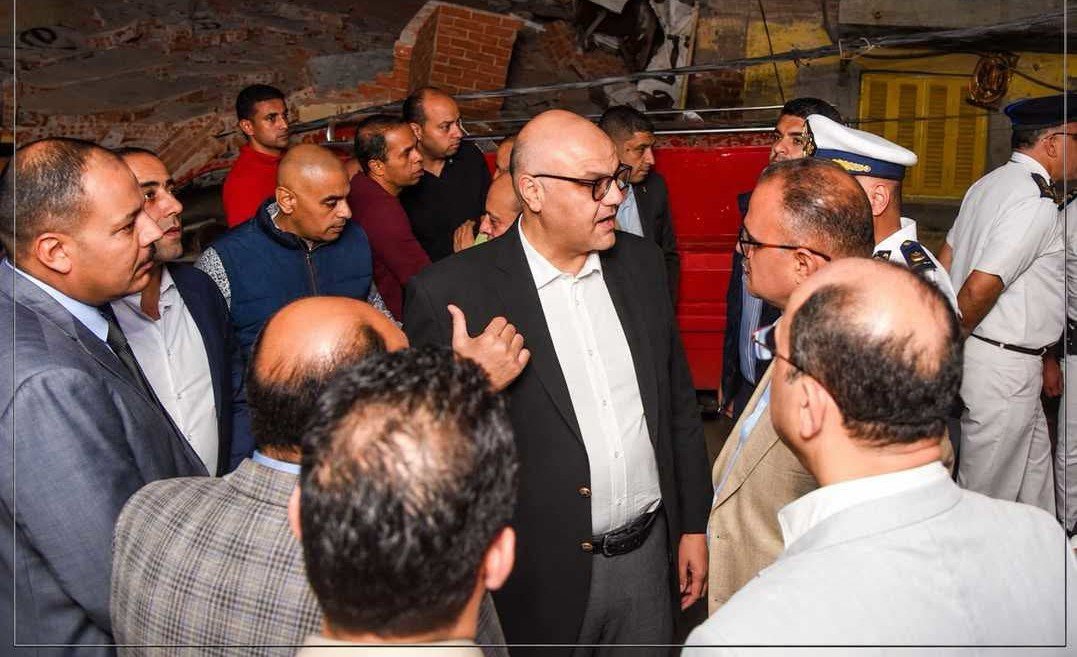 انهيار عقار بمنطقة الترعة المردومة بالإسكندرية.. محافظ الإسكندرية يتفقد موقع الحادث برفقة مدير الأمن