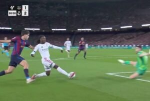 ريال مدريد يهزم برشلونة 2-1 في الكلاسيكو.. الملكي يحسم القمة لصالحه