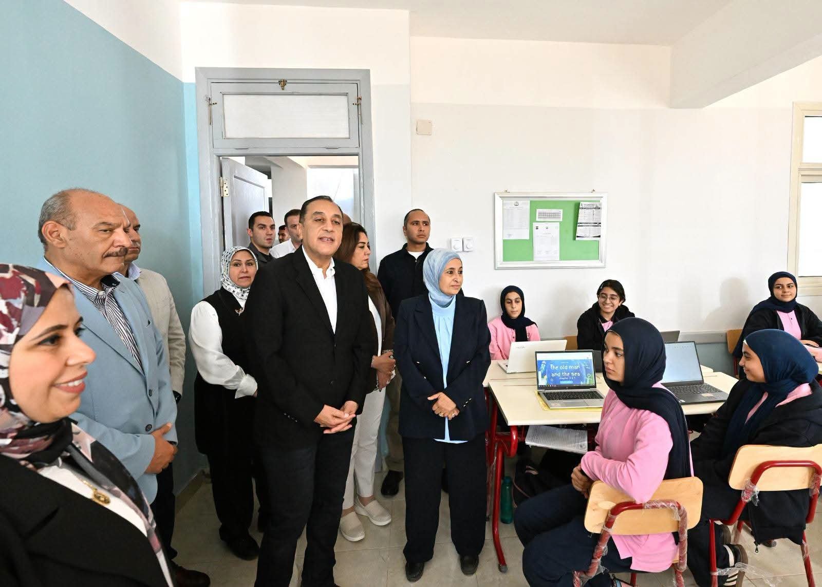 رئيس الوزراء يفتتح مدرسة المتفوقين STEM بالسويس.. تفاصيل التجهيزات وأعداد الطلاب والمعامل
