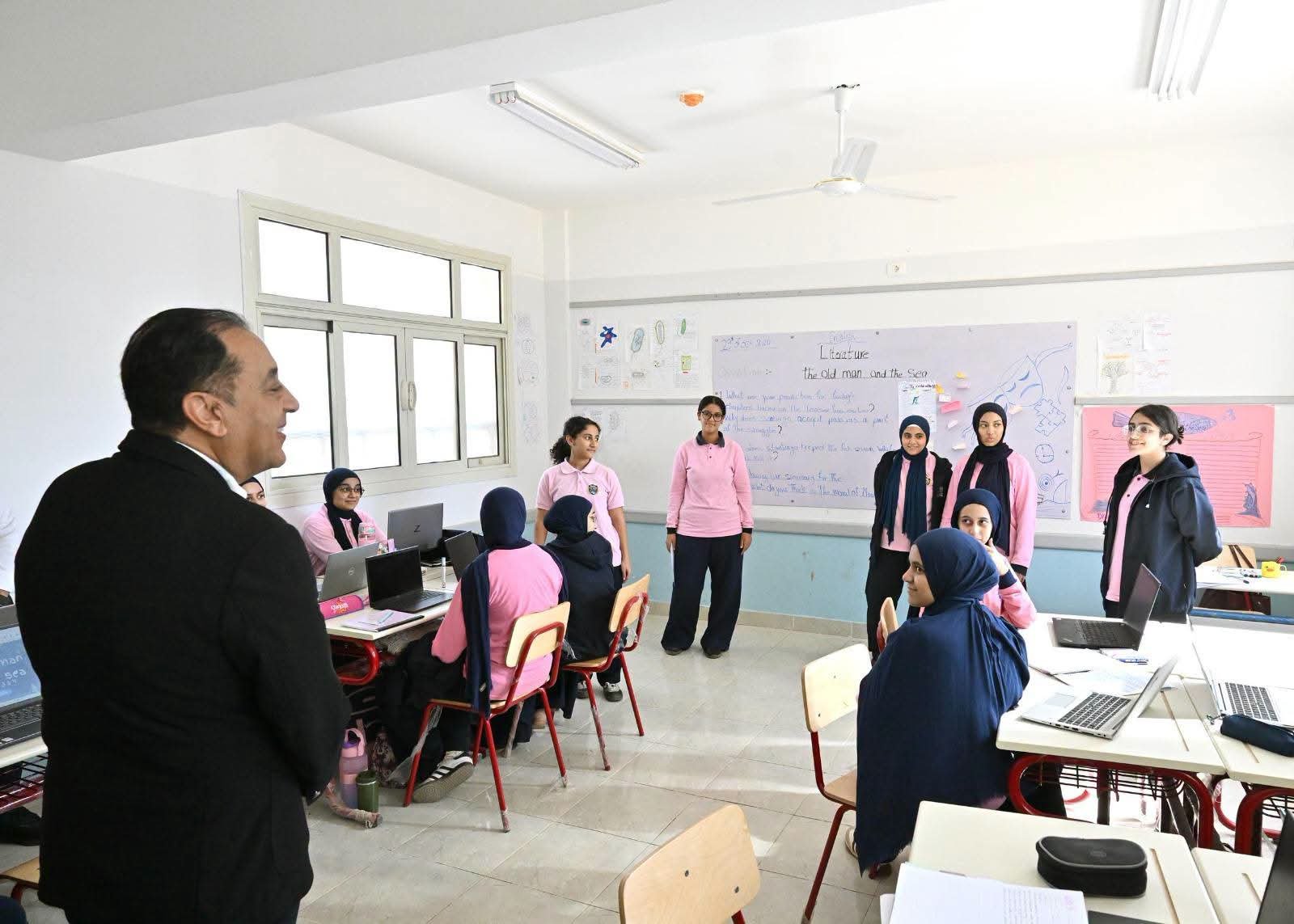 رئيس الوزراء يفتتح مدرسة المتفوقين STEM بالسويس.. تفاصيل التجهيزات وأعداد الطلاب والمعامل 4 رئيس الوزراء يفتتح مدرسة المتفوقين STEM بالسويس.. تفاصيل التجهيزات وأعداد الطلاب والمعامل