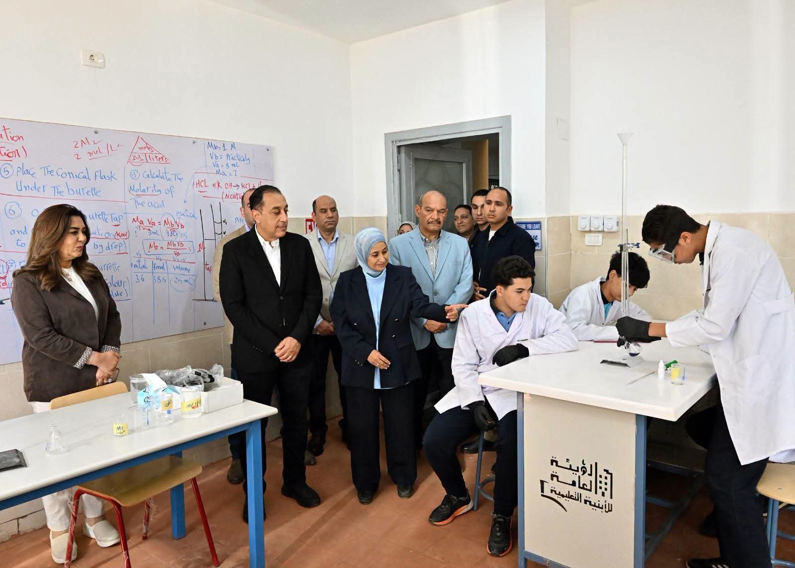 مدبولي يحاور طلاب مدرسة STEM بالسويس ويتفقد غرف الإقامة للاطمئنان على جودة الخدمات التعليمية 3 مدبولي يحاور طلاب مدرسة STEM بالسويس ويتفقد غرف الإقامة للاطمئنان على جودة الخدمات التعليمية