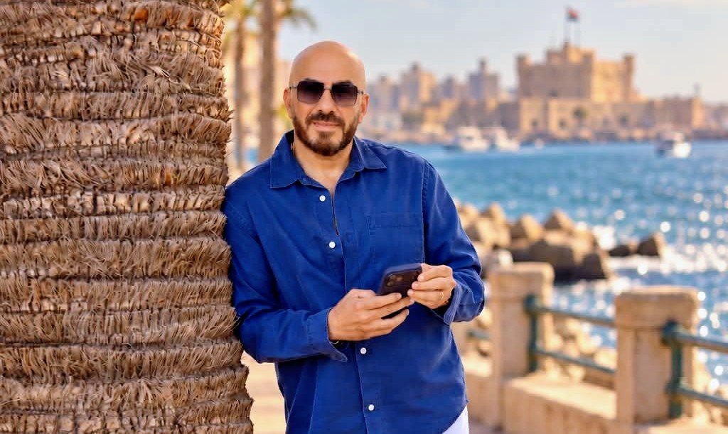 مجدي الهواري يودّع الإسكندرية بكلمات مؤثرة: «هتفضلي وحشاني».. وفيروز حاضرة في حكاية عشقه لعروس البحر المتوسط