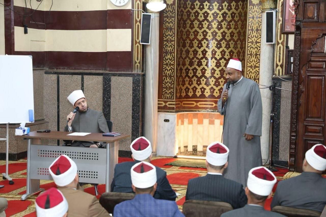 وزير الأوقاف يفتتح دورة أصول الفكر المعتدل بحلوان.. ويعلن تدريب ألف إمام شهريًا