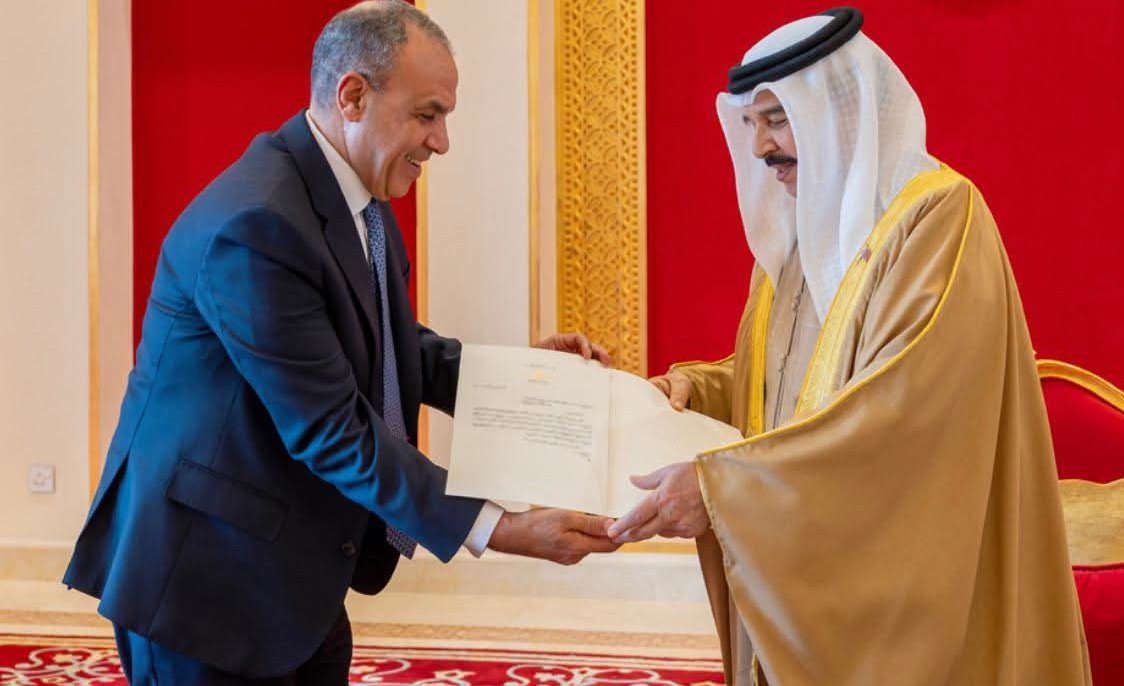 وزير الخارجية يسلم رسالة خطية من الرئيس السيسي إلى ملك البحرين.. تأكيد مصري على دعم أمن الخليج وتعزيز العلاقات الثنائية