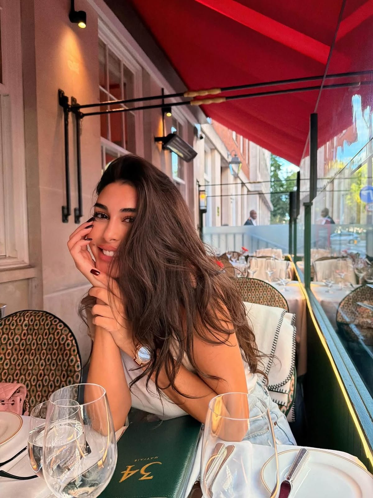 ياسمين صبري في لندن.. إطلالة جديدة ورسالة قصيرة: «Hello London»