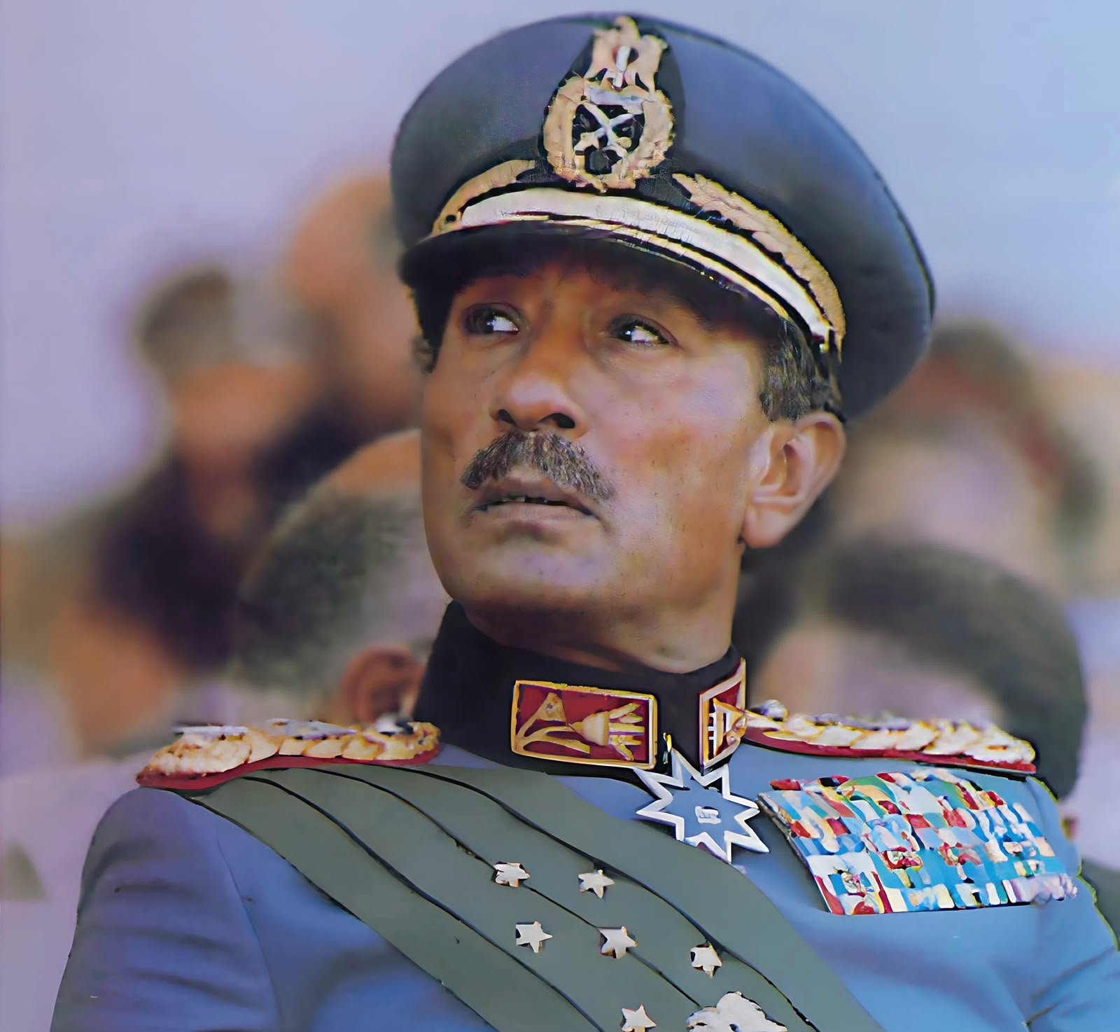 في مثل هذا اليوم 1981.. اغتيال الرئيس المصري محمد أنور السادات خلال العرض العسكري لذكرى حرب أكتوبر