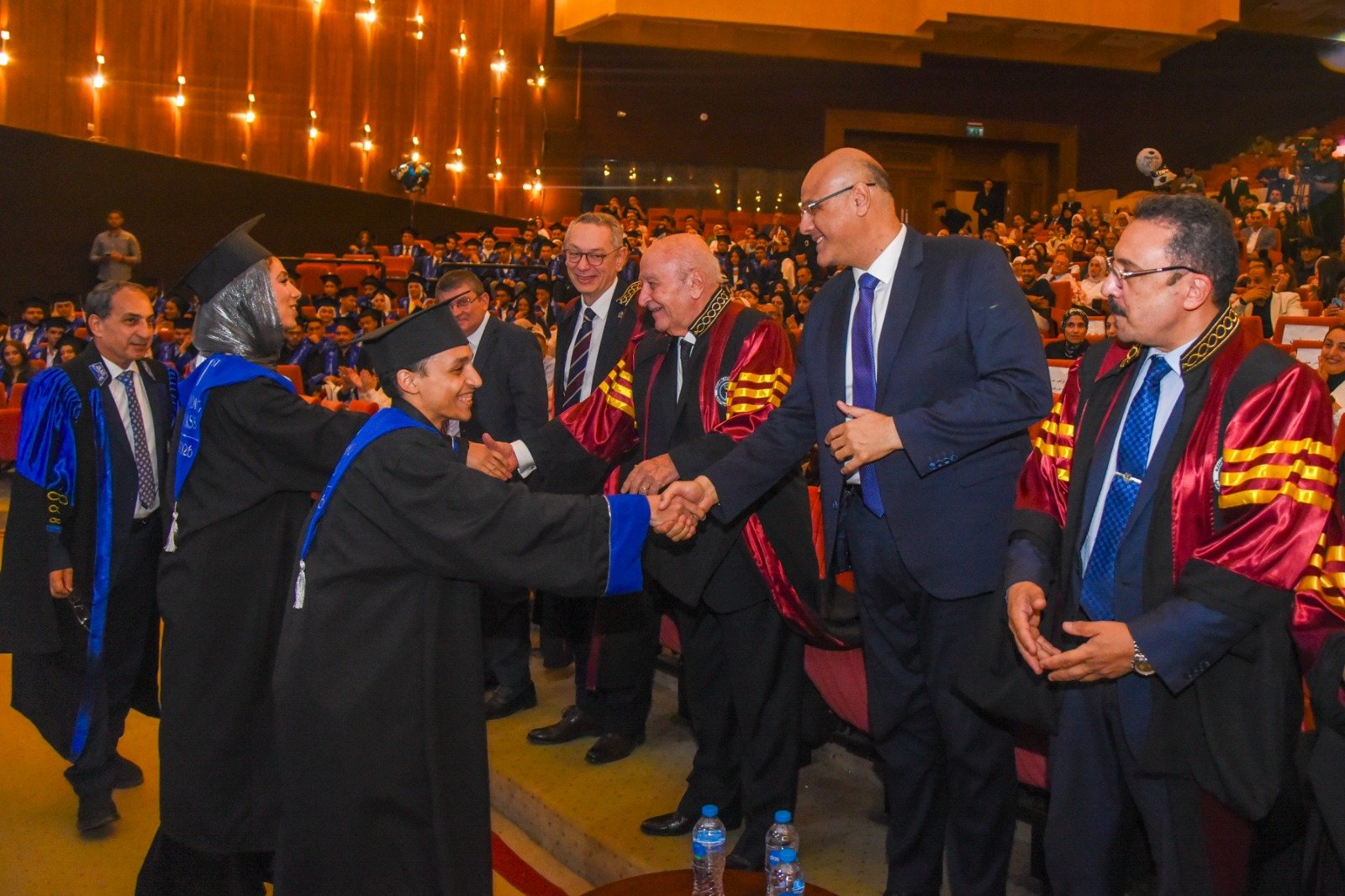محافظ الإسكندرية يشهد حفل تخرج الدفعة الأولى من كليتي الحاسب وعلوم البيانات والعلوم بجامعة الإسكندرية الأهلية