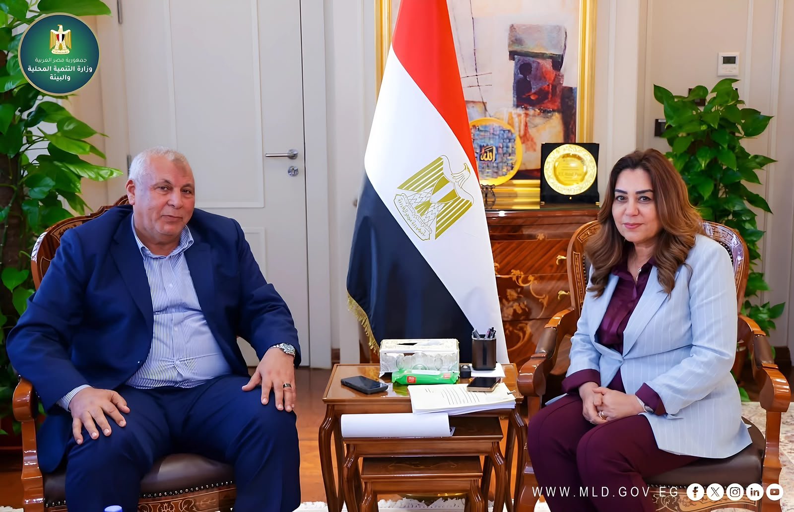 وزيرة التنمية المحلية والبيئة تتابع مع محافظ مطروح مشروعات الخطة الاستثمارية وتطوير منظومة النظافة