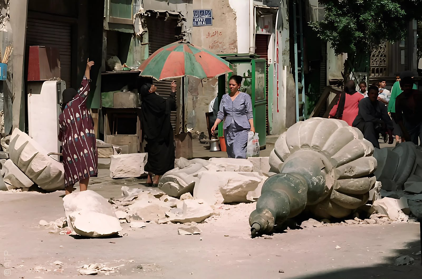 زلزال القاهرة 1992.. كارثة هزت مصر بقوة 5.8 درجة وخلفت مئات الضحايا وآلاف المصابين 3 زلزال القاهرة 1992.. كارثة هزت مصر بقوة 5.8 درجة وخلفت مئات الضحايا وآلاف المصابين