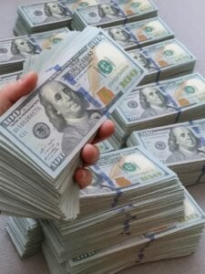 سعر الدولار اليوم الاثنين 12 أكتوبر 2026.. العملة الأمريكية تقترب من 53 جنيهًا في ختام التعاملات