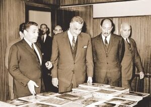 حدث في مثل هذا اليوم.. محمد أنور السادات يتولى رئاسة مصر عام 1970 خلفًا لجمال عبد الناصر 4 حدث في مثل هذا اليوم.. محمد أنور السادات يتولى رئاسة مصر عام 1970 خلفًا لجمال عبد الناصر