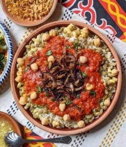 الكشري المصري.. حكاية طبق شعبي أصبح علامة مميزة للمطبخ المصري وأسرار تحضيره في المنزل