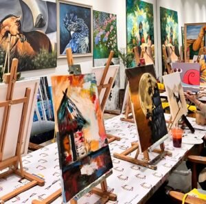 ترميم اللوحات الفنية دون لمسها.. كيف تحافظ التقنيات الحديثة على الألوان الأصلية للأعمال التاريخية؟ 2 ترميم اللوحات الفنية دون لمسها.. كيف تحافظ التقنيات الحديثة على الألوان الأصلية للأعمال التاريخية؟