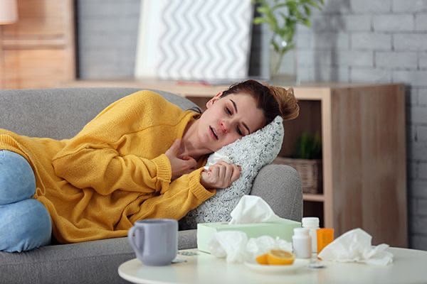لماذا يتغير مذاق الطعام عند الإصابة بالزكام؟ العلاقة بين الشم والتذوق وأسرار فقدان النكهة