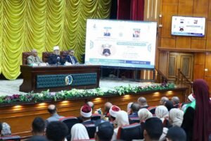 مفتي الجمهورية من جامعة الفيوم: الوعي سلاح الشباب لمواجهة التضليل ومخاطر الذكاء الاصطناعي