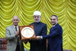 مفتي الجمهورية من جامعة الفيوم: الوعي سلاح الشباب لمواجهة التضليل ومخاطر الذكاء الاصطناعي