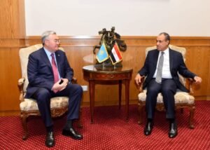 وزير الخارجية المصري ونظيره الكازاخي يبحثان تعزيز الشراكة الاقتصادية وتوقيع بروتوكول جديد للتأشيرات