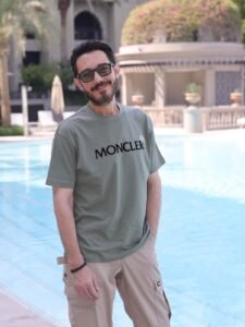 أحمد زاهر في دبي.. إطلالة كاجوال تخطف الأنظار في أحدث ظهور له 7 أحمد زاهر في دبي.. إطلالة كاجوال تخطف الأنظار في أحدث ظهور له