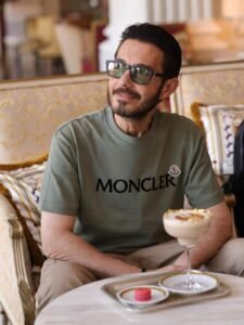أحمد زاهر في دبي.. إطلالة كاجوال تخطف الأنظار في أحدث ظهور له 2 أحمد زاهر في دبي.. إطلالة كاجوال تخطف الأنظار في أحدث ظهور له