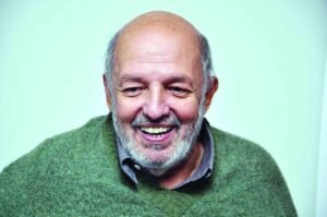 محمد خان في ذكرى ميلاده.. حكاية المخرج الذي غيّر ملامح السينما الواقعية وترك بصمة لا تُنسى