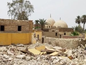 الداخلية تكشف حقيقة هدم مقابر عائلة في دمنهور بالبحيرة.. وضبط أطراف النزاع والتصالح أمام النيابة 2 الداخلية تكشف حقيقة هدم مقابر عائلة في دمنهور بالبحيرة.. وضبط أطراف النزاع والتصالح أمام النيابة
