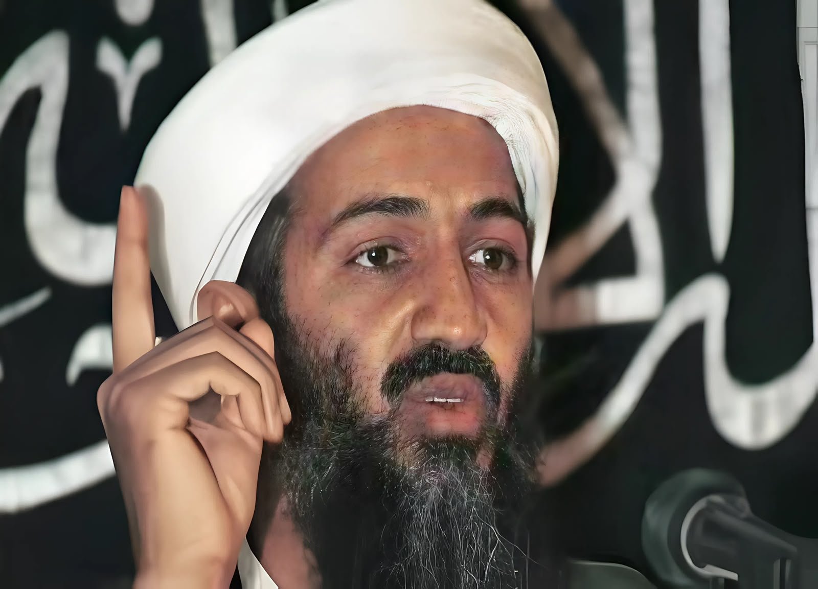 في مثل هذا اليوم عام 2004.. أسامة بن لادن يظهر في تسجيل مصور قبل الانتخابات الأمريكية ويثير جدلًا عالميًا 1 في مثل هذا اليوم عام 2004.. أسامة بن لادن يظهر في تسجيل مصور قبل الانتخابات الأمريكية ويثير جدلًا عالميًا