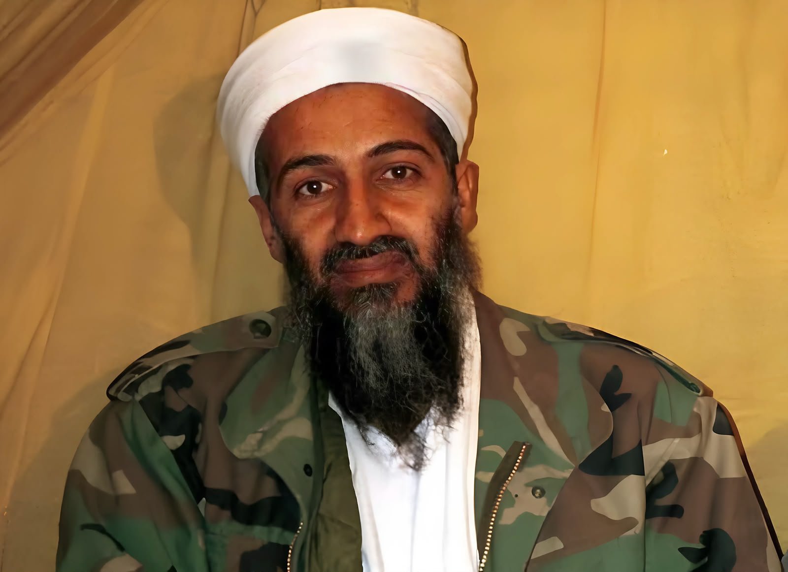 في مثل هذا اليوم عام 2004.. أسامة بن لادن يظهر في تسجيل مصور قبل الانتخابات الأمريكية ويثير جدلًا عالميًا 2 في مثل هذا اليوم عام 2004.. أسامة بن لادن يظهر في تسجيل مصور قبل الانتخابات الأمريكية ويثير جدلًا عالميًا