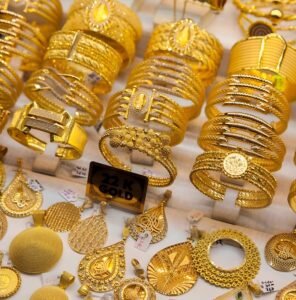 سعر الذهب اليوم الجمعة 9 أكتوبر 2026.. عيار 21 يرتفع 10 جنيهات وعيار 24 يسجل 6988 جنيهًا