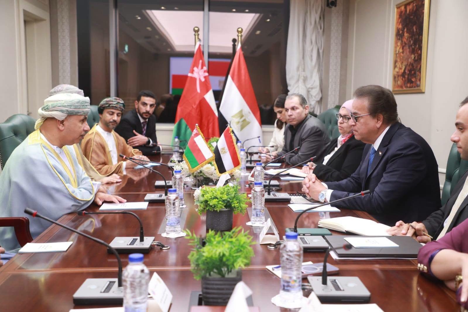 وزير الصحة المصري يلتقي نظيره العُماني لتعزيز التعاون الصحي وتطوير صناعة الدواء وزراعة الأعضاء 3 وزير الصحة المصري يلتقي نظيره العُماني لتعزيز التعاون الصحي وتطوير صناعة الدواء وزراعة الأعضاء