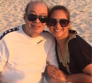 سارة ابنة المنتصر بالله تستعيد ذكرياتها مع والدها بصورة مؤثرة وتكتب: «عايزاك جدًا» 5 سارة ابنة المنتصر بالله تستعيد ذكرياتها مع والدها بصورة مؤثرة وتكتب: «عايزاك جدًا»