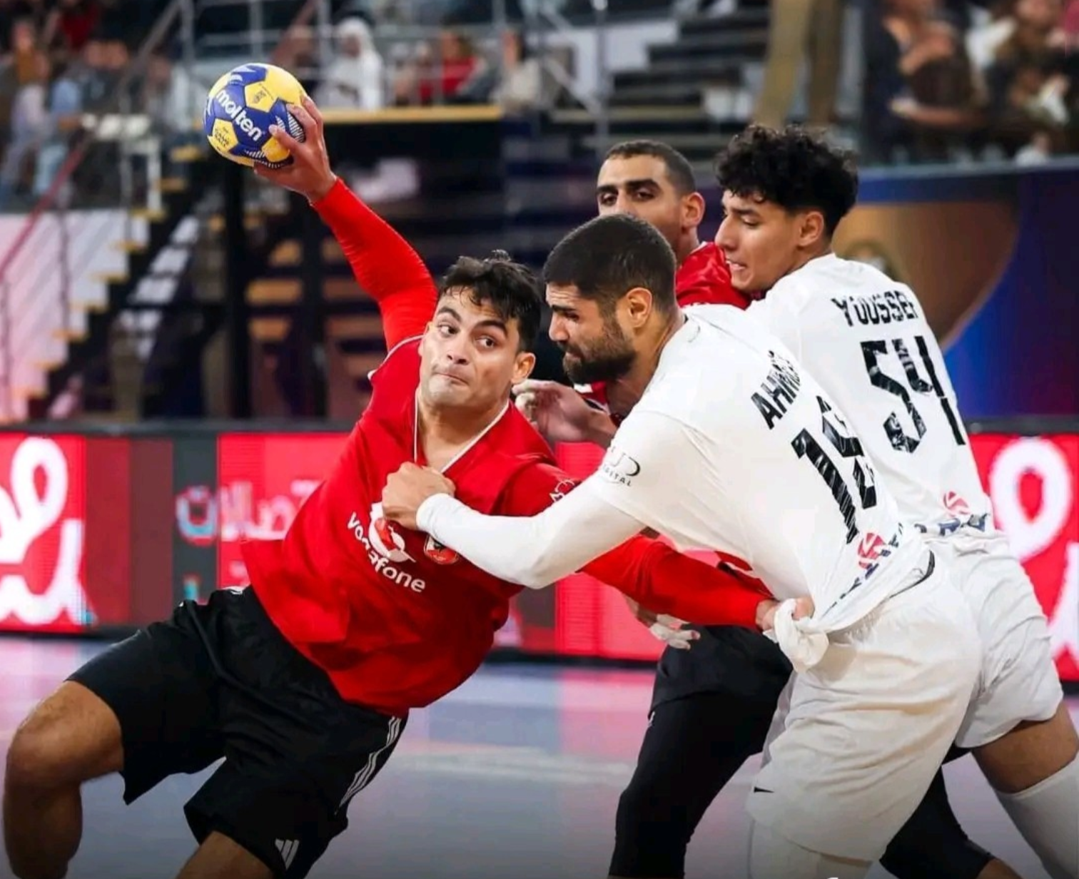 الأهلي يتوج ببرونزية العالم لكرة اليد بعد حسم ديربي الزمالك بنتيجة 30-25