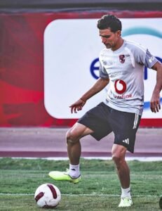 عرض ليبي يقلب الموازين.. هل يرحل أشرف بن شرقي عن الأهلي؟