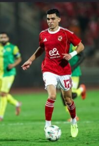 عرض ليبي يقلب الموازين.. هل يرحل أشرف بن شرقي عن الأهلي؟