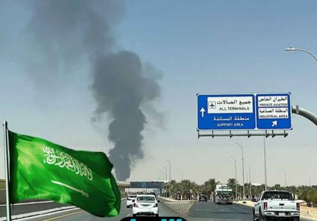 انفجارات الرياض تهز العاصمة السعودية.. الحوثيون يعلنون استهداف مطار الملك خالد بصاروخ باليستي