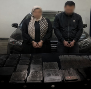 القبض على سيدة مغربية وسائقها وبحوزتهما كميات كوكايين وهيروين قبل ترويجها في العجوزة