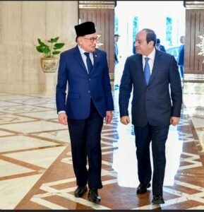 الرئيس السيسي يصل إلى ماليزيا في مستهل زيارة دولة.. واستقبال رسمي من رئيس الوزراء أنور إبراهيم