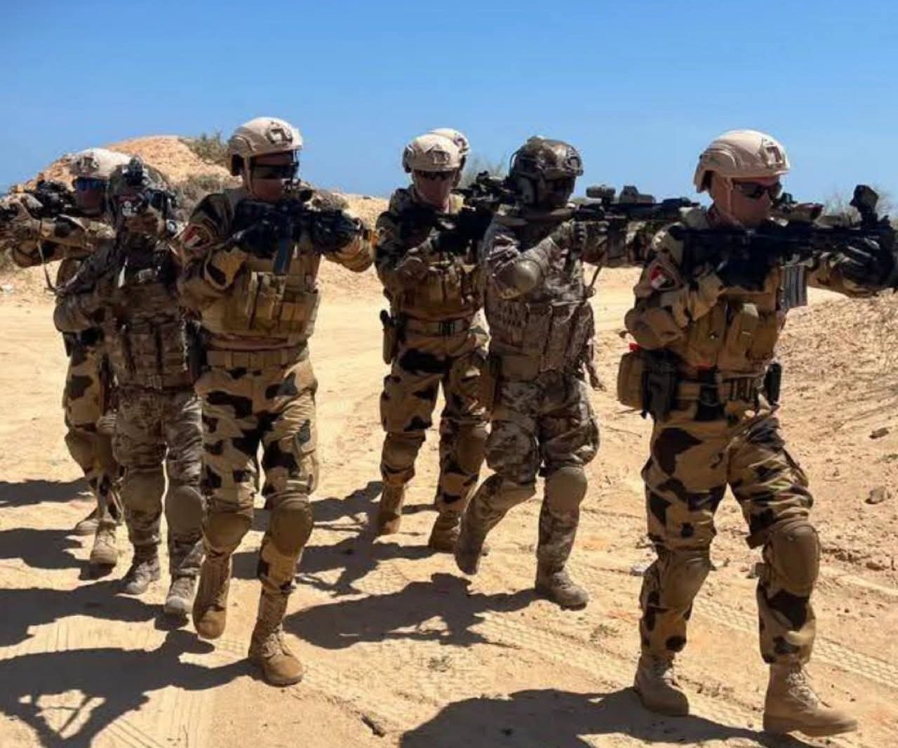 القوات المسلحة المصرية تواصل مجابهة التنقيب غير المشروع عن الذهب بالصحراء الشرقية وتوجه رسالة مهمة بشأن السودان