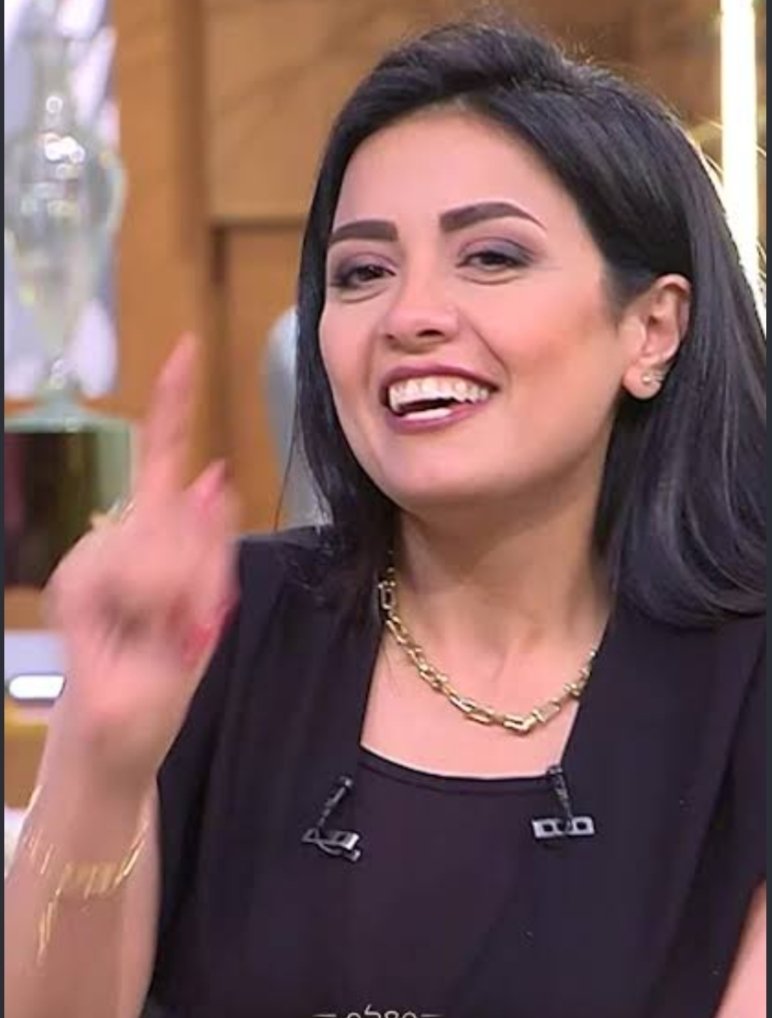 سهر الصايغ أمام الحرم المكي.. طبيبة الأسنان التي لم تنسَ مهنتها رغم النجومية