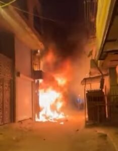 حريق هائل في أبو المطامير بالبحيرة.. النيران تلتهم محلًا بشارع الثانوي أمام دار الشفاء