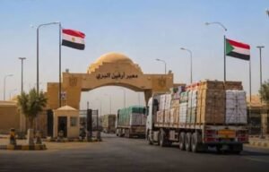 مصر توقف عبور الشاحنات المصرية إلى السودان لأجل غير مسمى.. تعرف على تفاصيل القرار والاستثناءات 3 مصر توقف عبور الشاحنات المصرية إلى السودان لأجل غير مسمى.. تعرف على تفاصيل القرار والاستثناءات