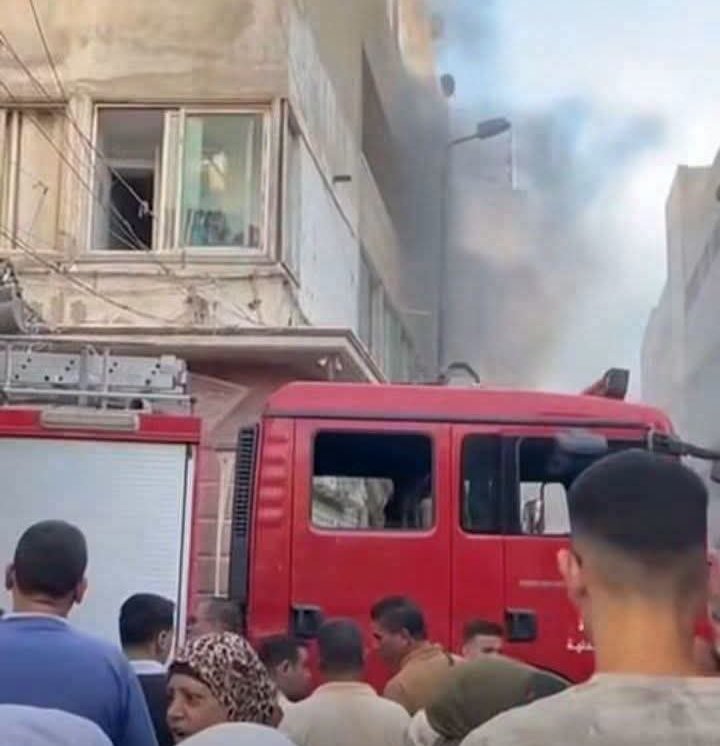 حريق في مبنى بميدان الساعة بدمنهور.. وصول قوات الحماية المدنية وتحركات عاجلة للسيطرة على النيران
